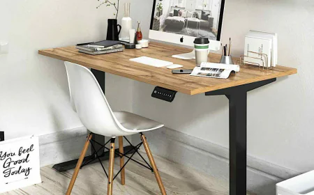 A Work Surface That Doesn’t Ask You to Sit Still