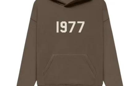 Essentials Hood: The Perfect Blend of Comfort, Style, and Everyday Fashion