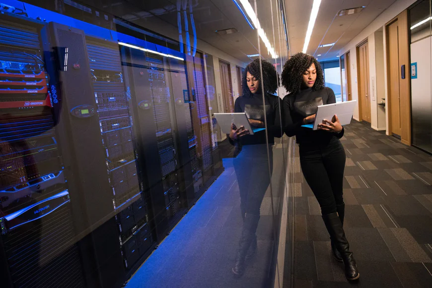 What Makes a Website Hosting Support London Agency Stand Out?