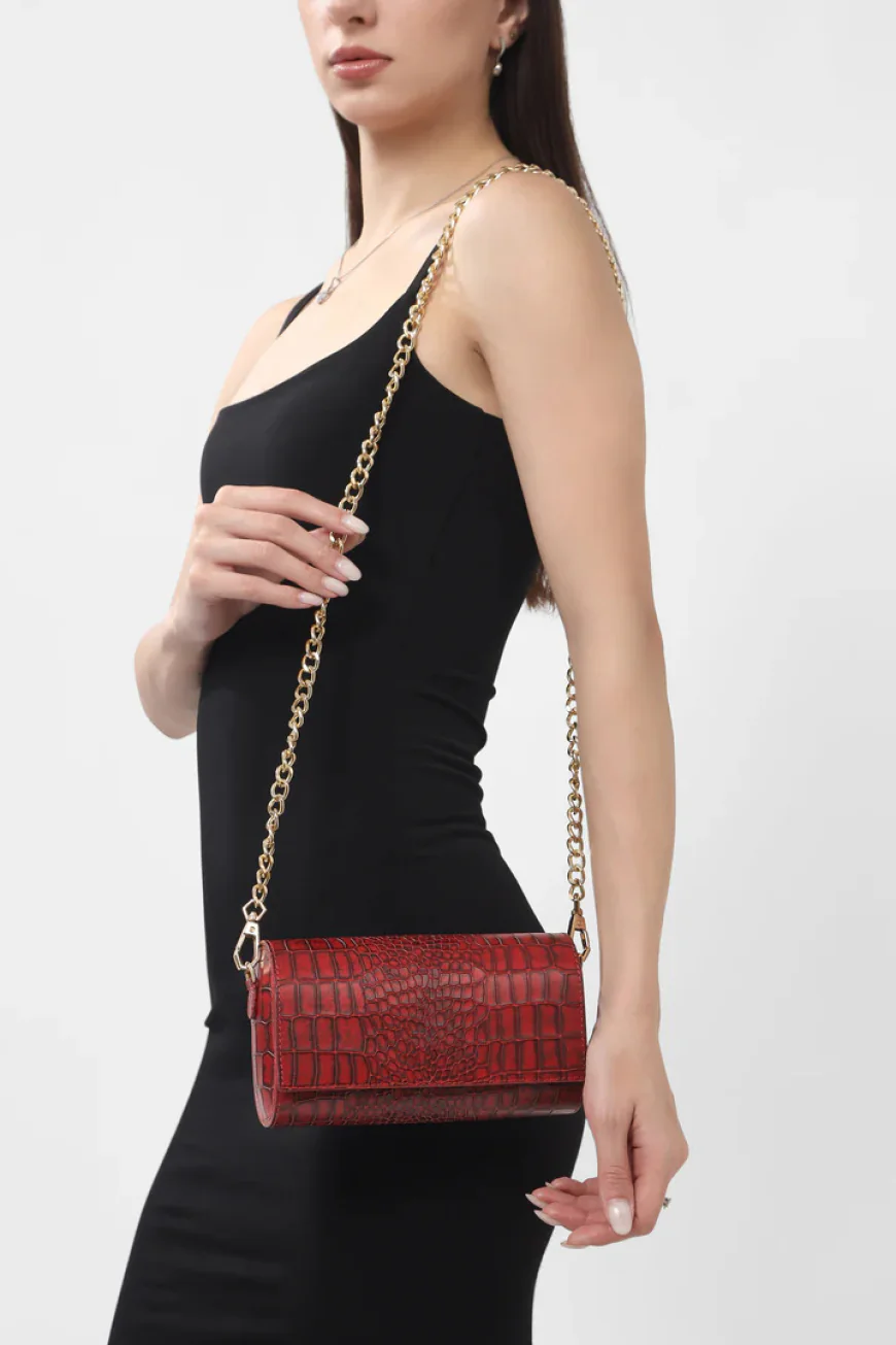 Discover Elegant Crossbody Bags for Women & Premium Women's Leather Tote Bag Styles
