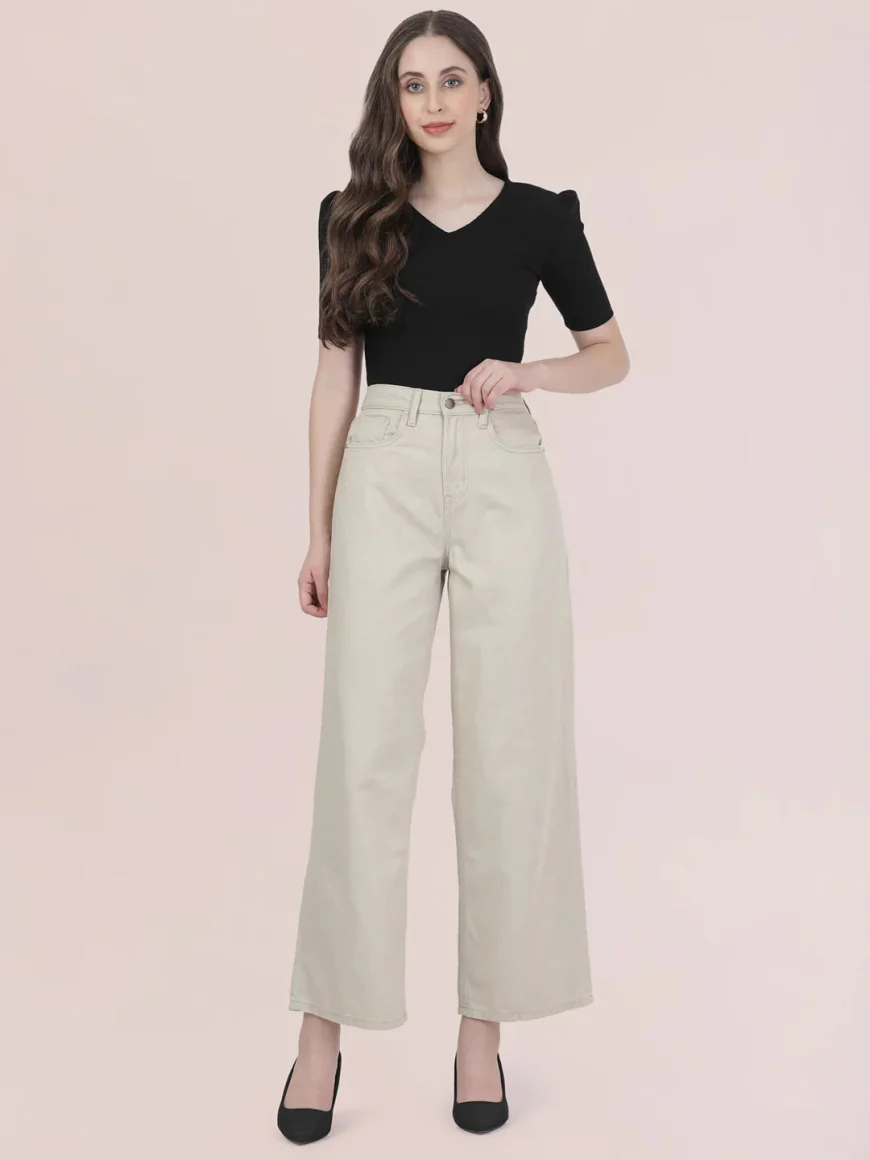 How to Accessorize Beige Pants for Women for Different Occasions