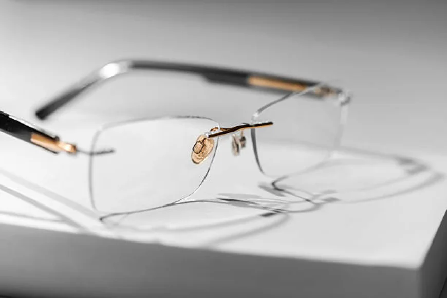 The Modern Professional: Why Designer Rimless Glasses Are Essential