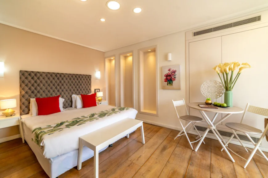 Hotel for a Bar Mitzvah(מלון לבר מצווה) : The Complete Planning Guide for Families