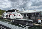 How Do Houseboats Offer the Best of Both Home and Adventure?