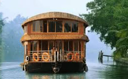 Luxury or Budget: How to Choose Your Ideal Alleppey Houseboat