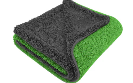 Why Every Car Owner Should Keep a Microfiber Cloth Handy