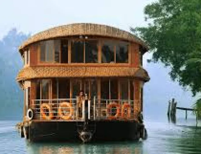 Luxury or Budget: How to Choose Your Ideal Alleppey Houseboat