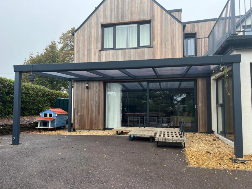 Why More UK Homeowners Are Upgrading Their Conservatory Roofs?