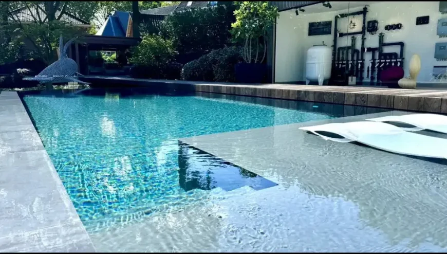 A Pool That Becomes Part of Everyday Life