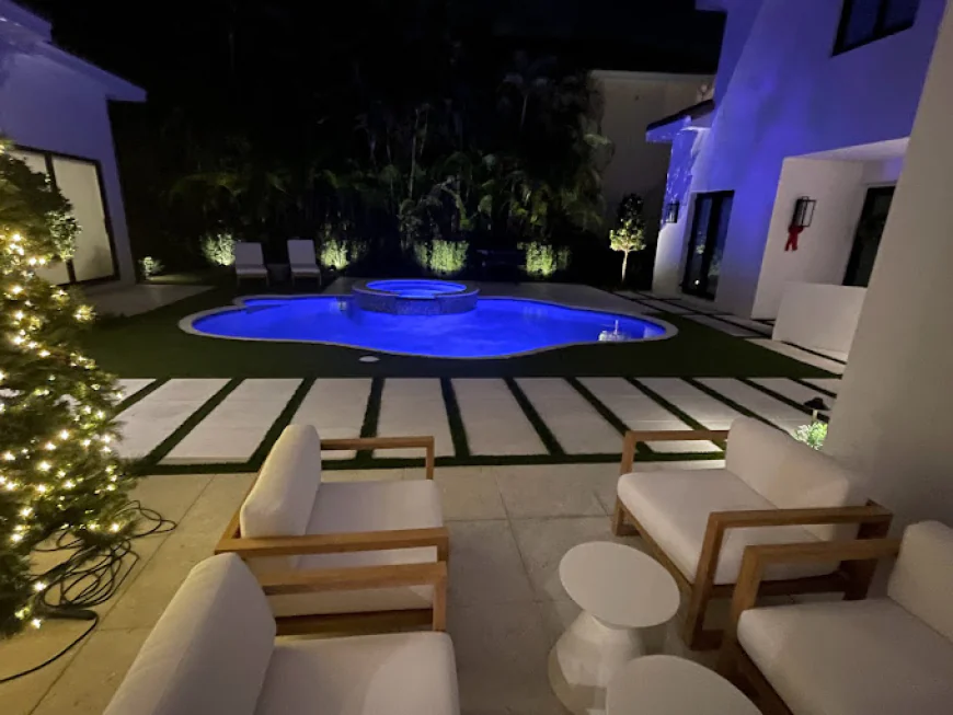 How Can Pool Builders West Palm Beach Create Better Backyards?