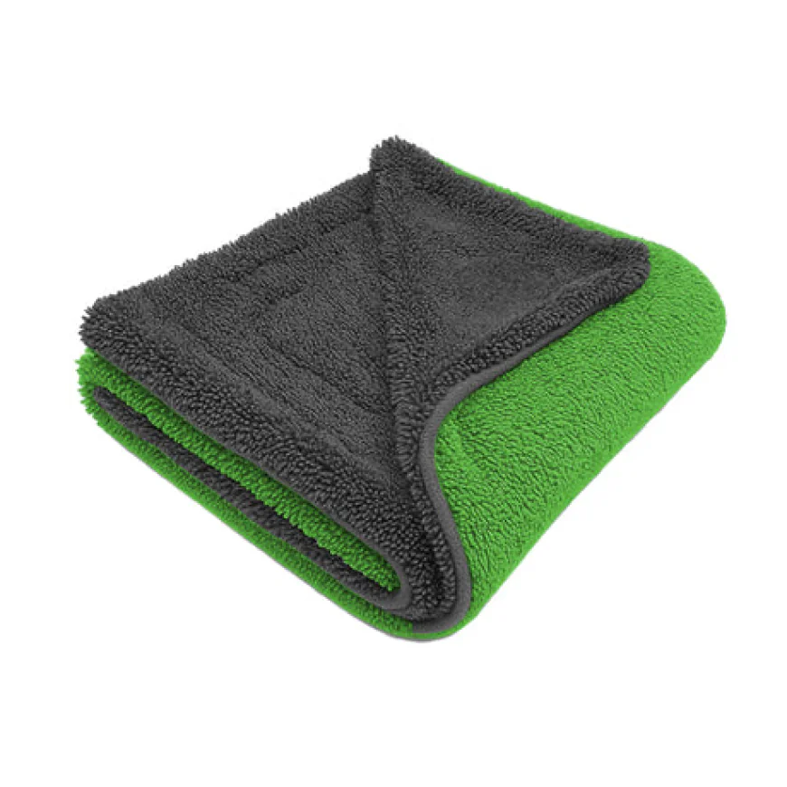 Why Every Car Owner Should Keep a Microfiber Cloth Handy