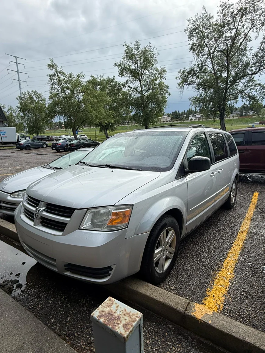 Why Edmonton Drivers Lose Money by Waiting Too Long to Sell an Old Car