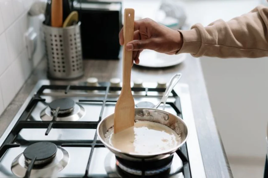 Spatula Stainless Steel with Wooden Handle Guide