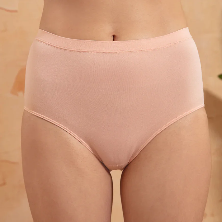 How Seamless Panties Work to Eliminate Visible Lines