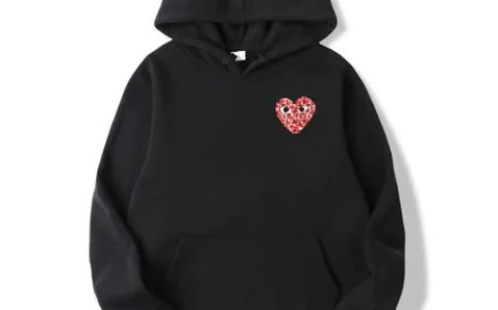 CommeDesGarcons Hoodie A Signature Choice for Modern Streetwear