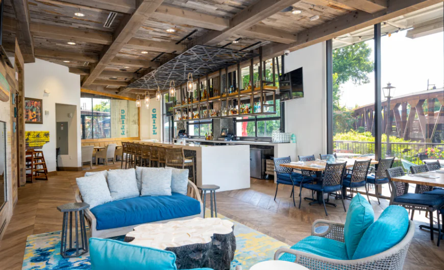 Fins Bar & Chill: Casual Dining and Drinks in Pigeon Forge