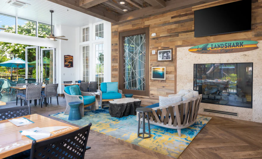 Fins Bar & Chill: Casual Dining and Drinks in Pigeon Forge