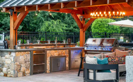 Custom Outdoor Kitchens: Design Ideas, Features, and Planning Tips