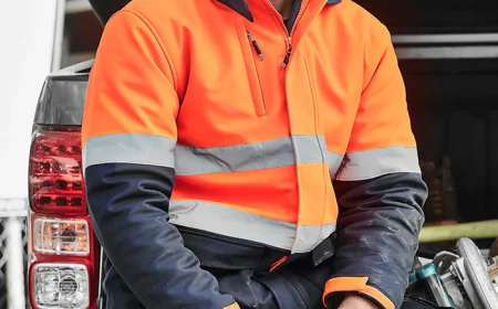 Is Ordering Hi Vis Workwear Online Practical for Perth Teams?