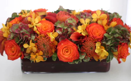 How to Choose Christmas Flower Table Centerpieces for Every Holiday Space
