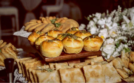 How to Choose the Right Catering Contractors in Noida for Your Business?