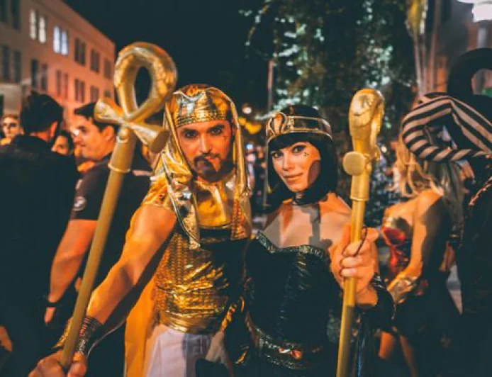 How to Choose Couples Halloween Costumes