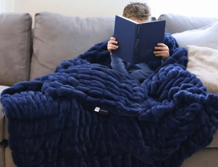 How a Blue Throw Blanket Enhances Comfort and Style