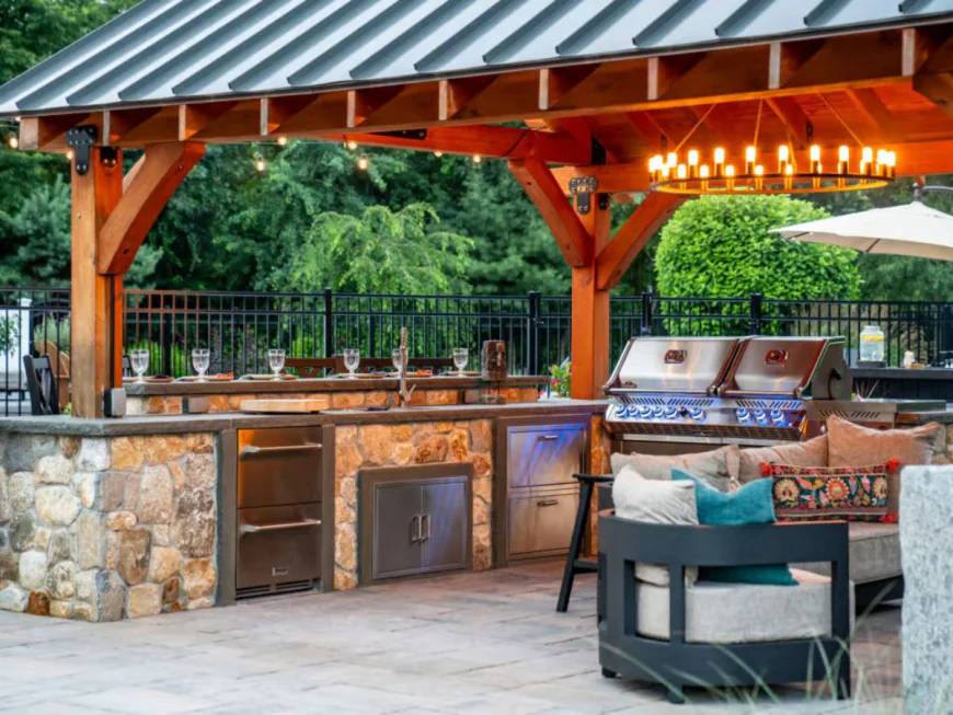 Custom Outdoor Kitchens: Design Ideas, Features, and Planning Tips