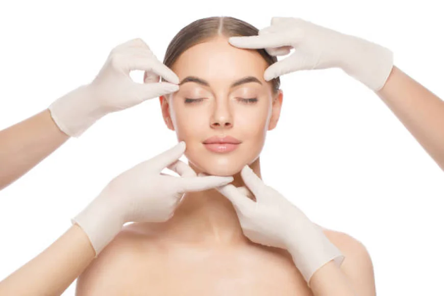 What are the main benefits of choosing a Facelift procedure?