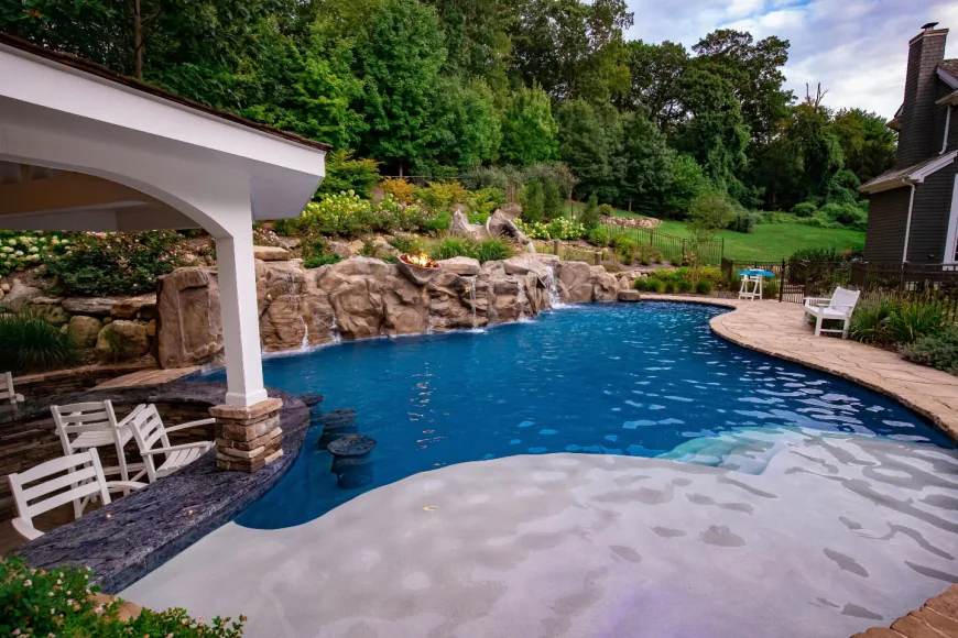 How Can Pool Repair and Fiberglass Pool Installation Improve Your Long Island Backyard?