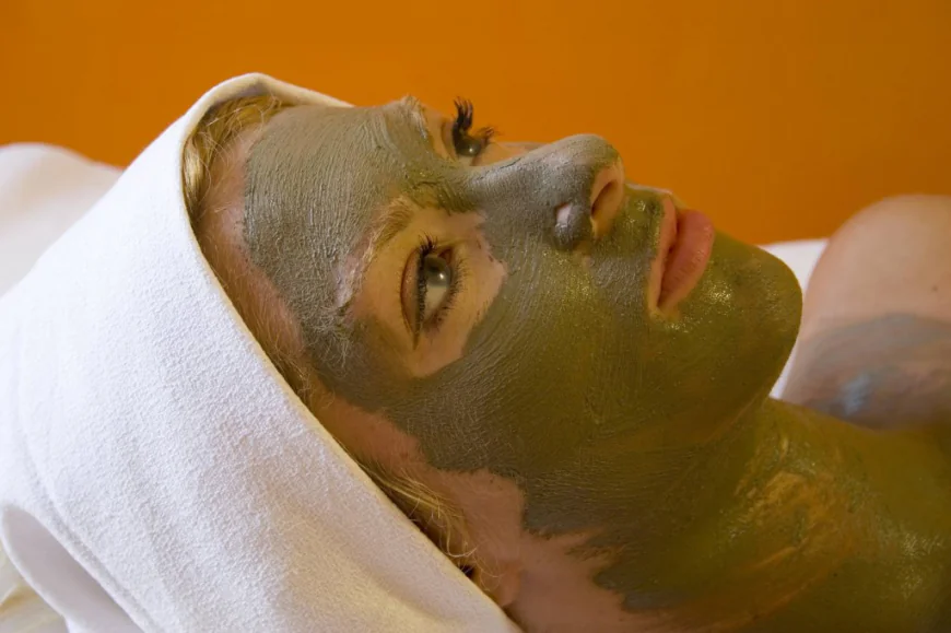 How Does Dermamelan Treatment Help Improve Dull Skin Tone?
