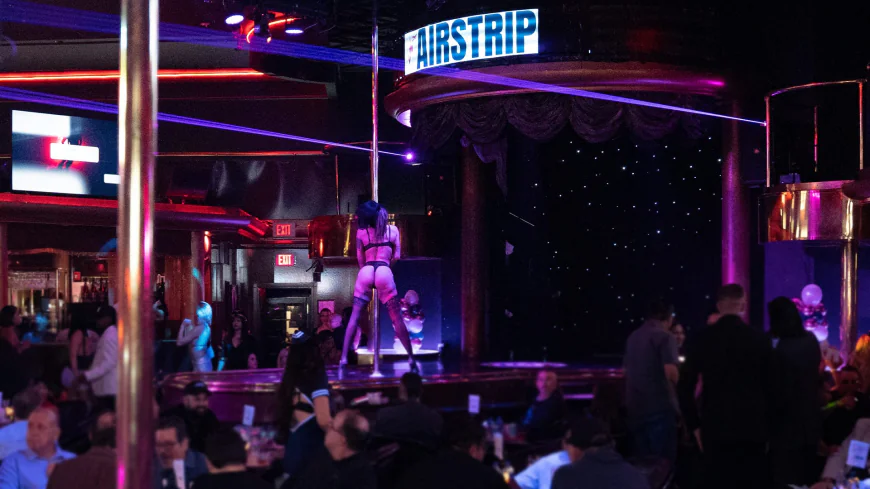 Experience the Vibrant Nightlife of Las Vegas