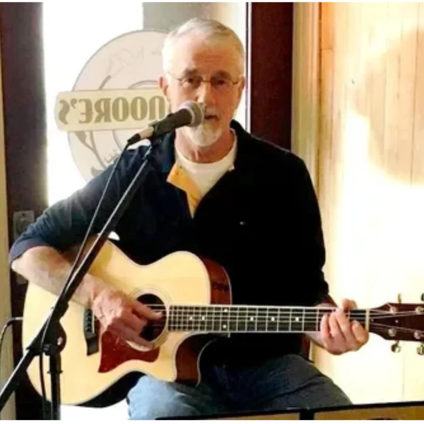 Why Do Music Lovers Prefer a Singer-Songwriter for Intimate Live Music Experiences