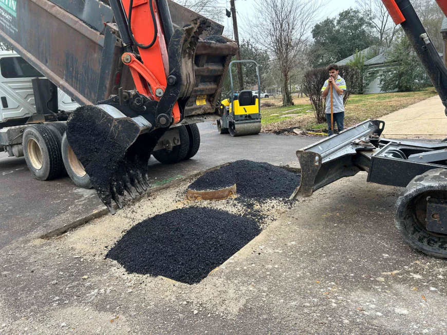 How Commercial Asphalt Sealcoating Helps Businesses in Jackson, MS Protect Their Pavement
