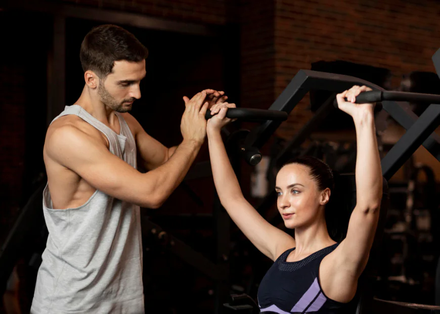 Online Fitness Course vs Practical Fitness Training: What Is the Difference?